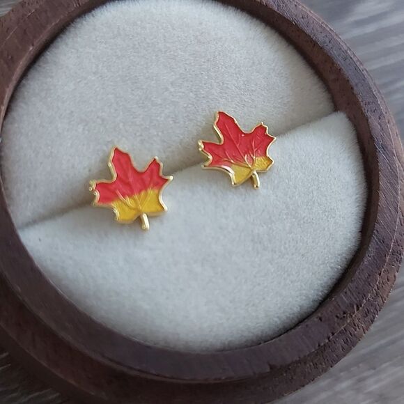 Gold Plated 925 Sterling Silver Maple Leaf Stud Earrings - Picture 6 of 6